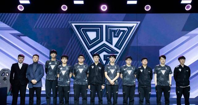 继续担任 继续担任