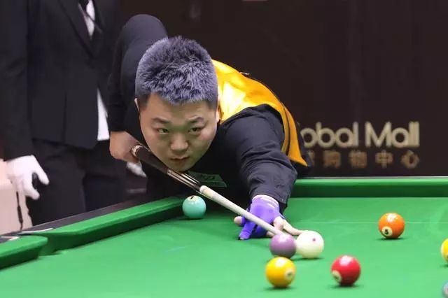 认为他与球 认为他与球